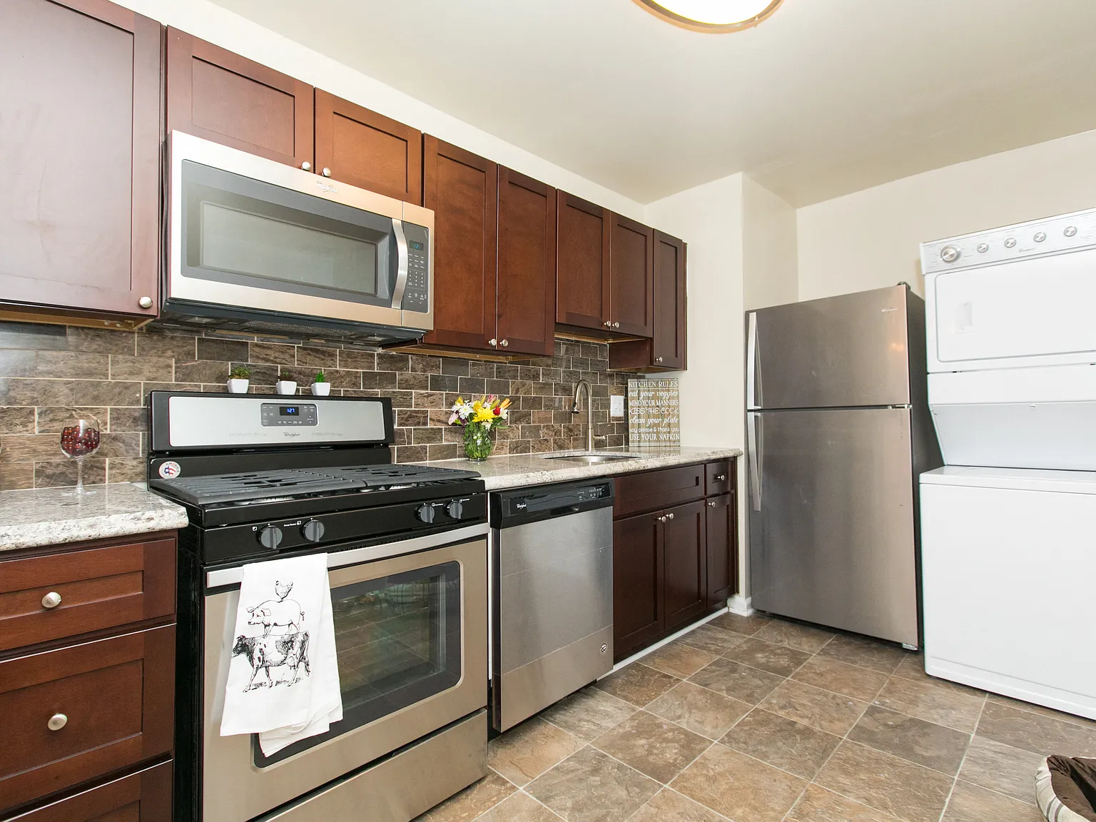 Quail Hollow Apartment Homes — Photo 4