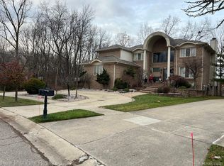 6248 Branford Dr, West Bloomfield, MI 48322