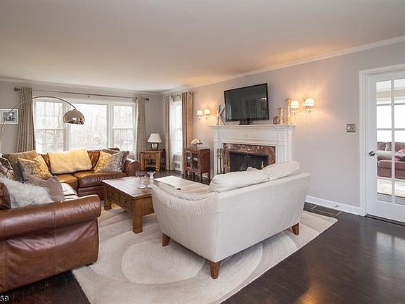 3rd image of 74 Whiteoak Dr