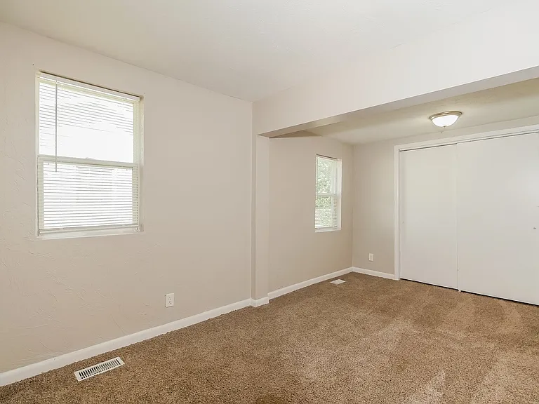 1833853_025_main_bedroom_13116506.jpg