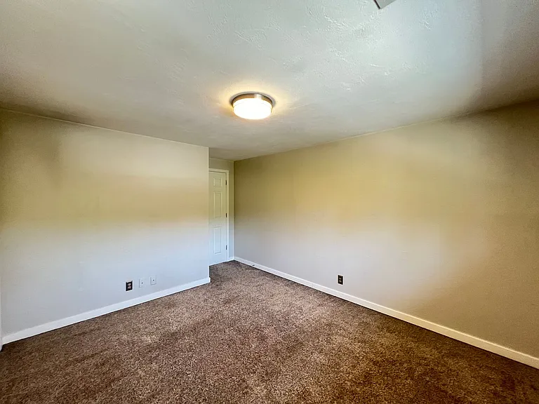 1796 Happy Ln — Photo 16