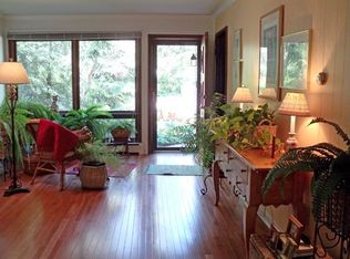 23 E Woodland Rd, Lake Bluff, IL 60044