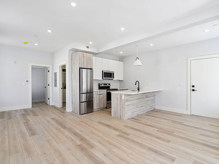 Serpentine Apartments: Newly Renovated in the Heart of Drexel — Photo 46
