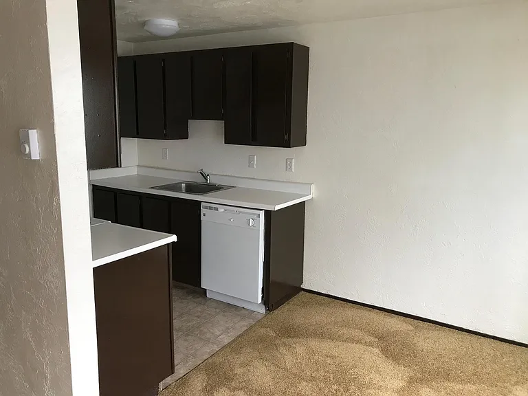 Woodland Park Apartments — Photo 17