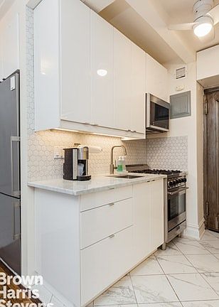 4th image of 433 W 34th St APT 4-H
