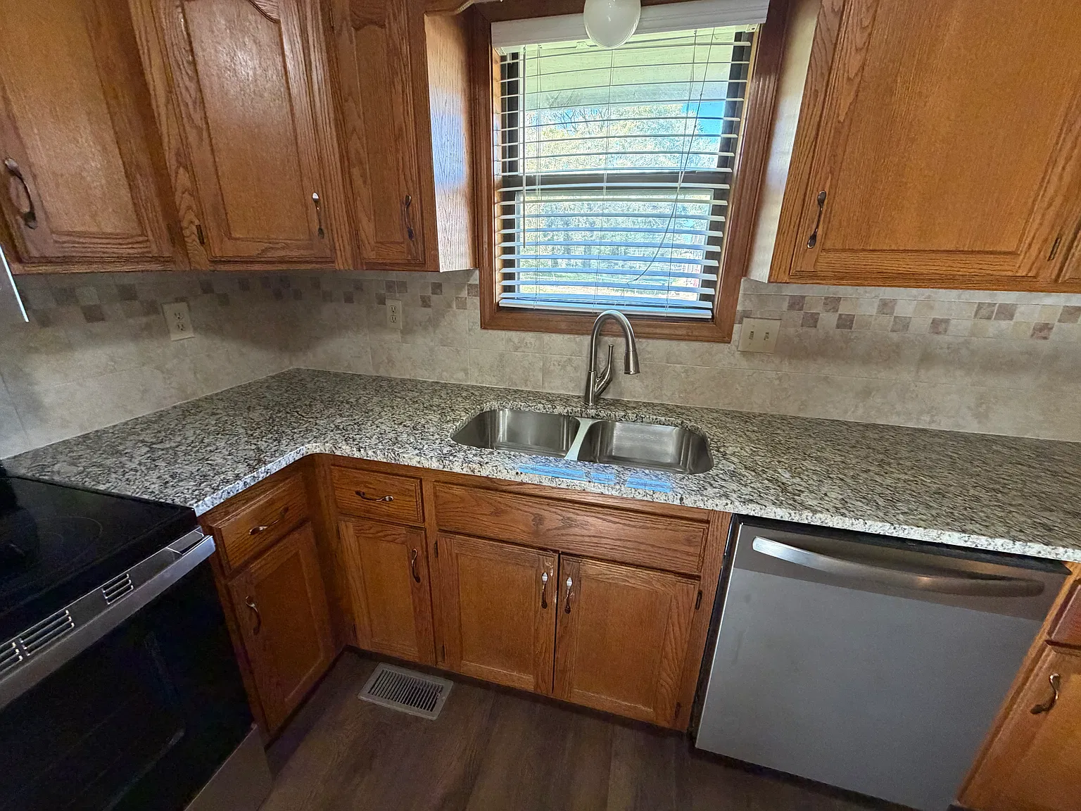 3 bed, 1250 sqft, $1,450 — Photo 3
