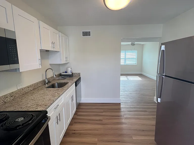 6642 5th Ave N #D — Photo 7