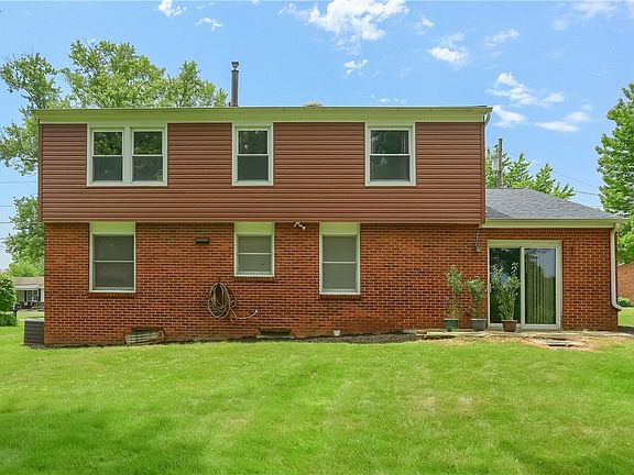 3rd image of 203 Woodbury Dr