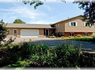 1069 Mounds Dr S, Hudson, WI 54016