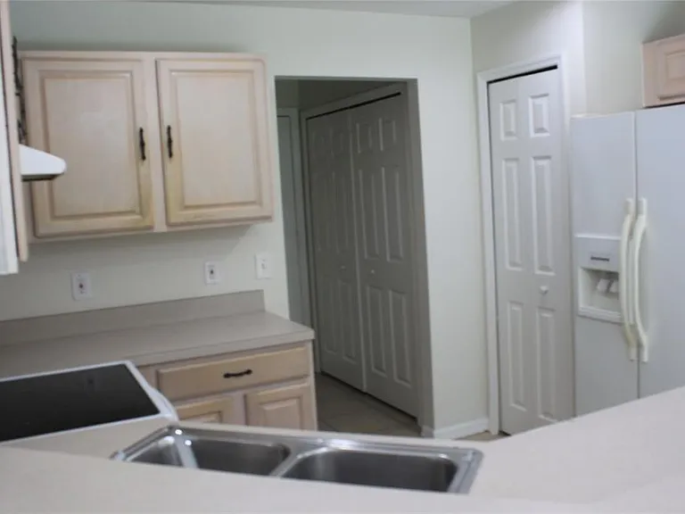 215 Owenshire Cir — Photo 4