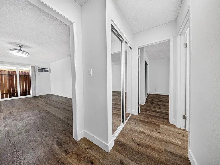 20353 Saticoy St — Photo 23