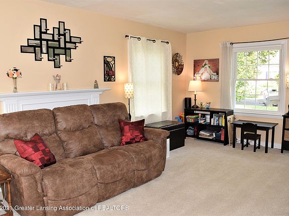 4th image of 715 N Foster Ave