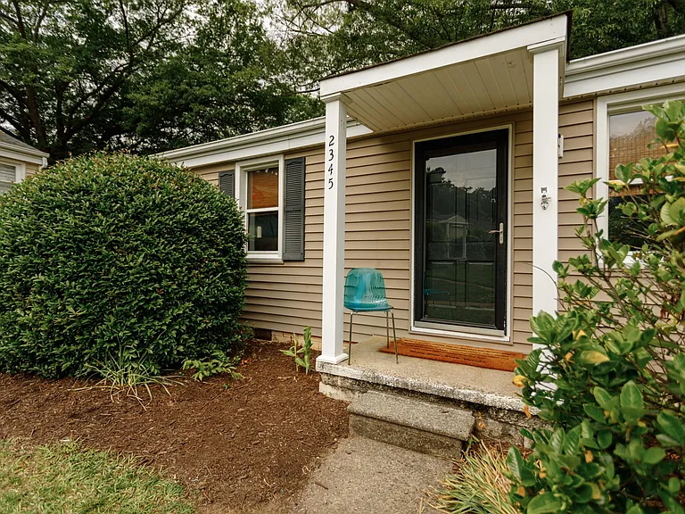 2345 Bernard St — Photo 28