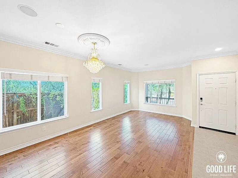 4 bed, 2.0 bath, 1913 sqft, $4,600 — Photo 3