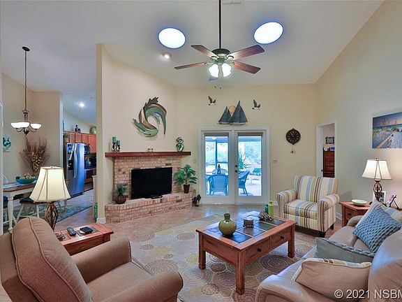 3rd image of 820 Island Point Dr