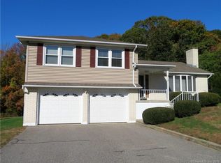 27 Colonial Dr, Waterford, CT 06385