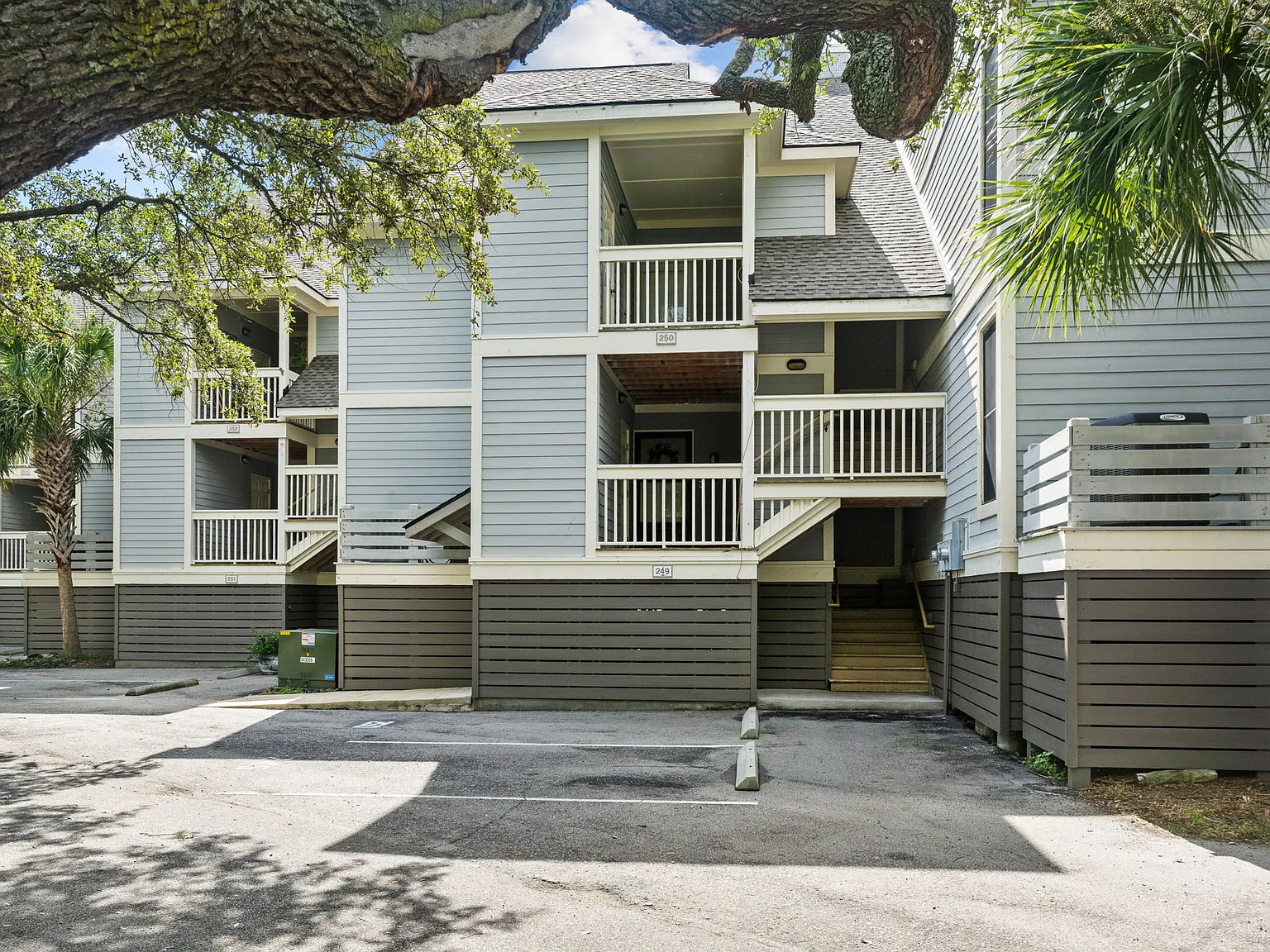 2 bed, 938 sqft, $4,800 — Photo 1
