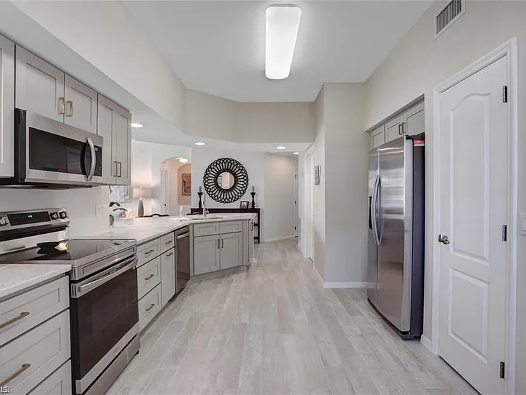 9030 Las Maderas Dr #101 — Photo 2