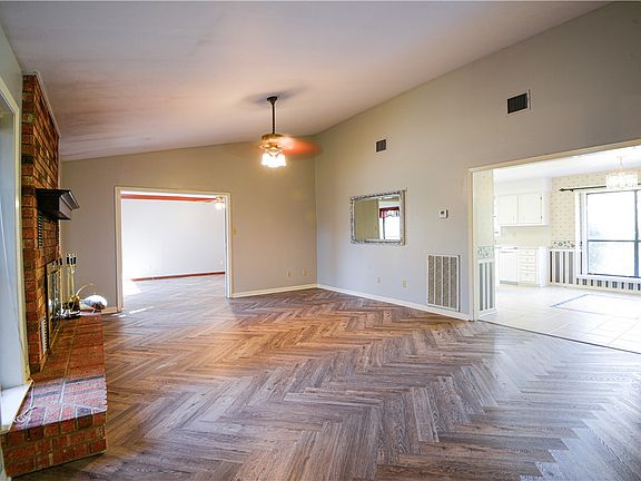 3rd image of 103 Bluebonnet Dr