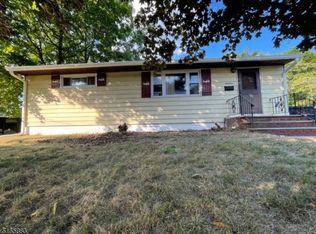 19 Paul Dr, Succasunna, NJ 07876