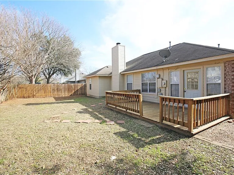 2308 Sycamore Trl — Photo 24