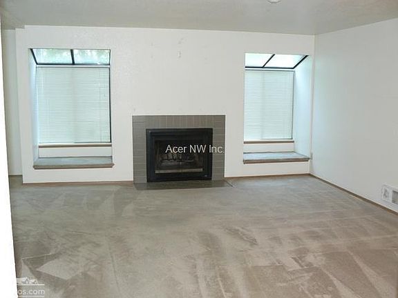 3rd image of 7404 W Lake Sammamish Pkwy NE