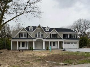 45 Cardinal Rd, Manhasset, NY 11030