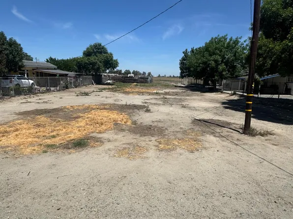 7906 W Mount Whitney Ave, Riverdale, CA 93656