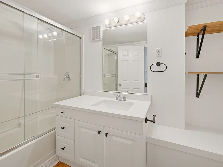 524 E 12th Ave #B — Photo 8