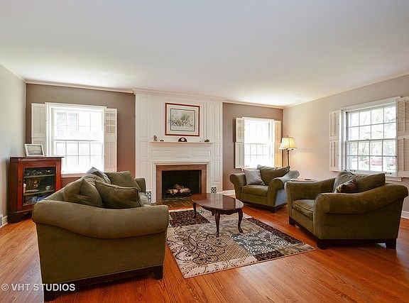 3rd image of 1111 Brassie Ave