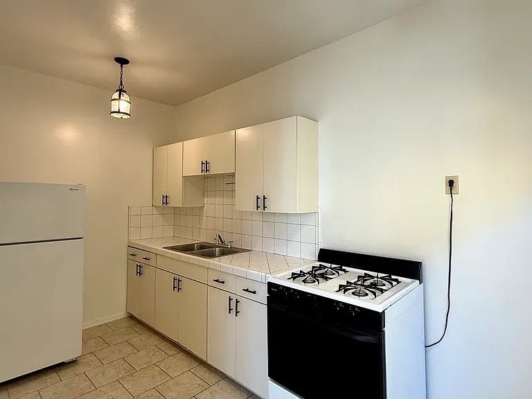 105 S Commonwealth Ave #4 — Photo 6