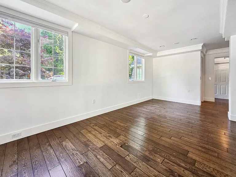 10058 NE 29th Pl — Photo 13