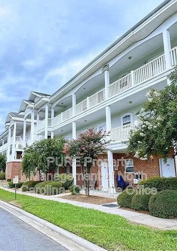Building Photo - 8913 Meadow Vista Rd