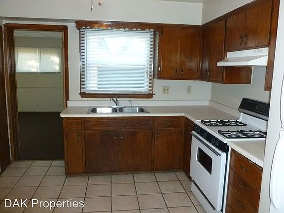 3rd image of 7403 N Teutonia Ave #1