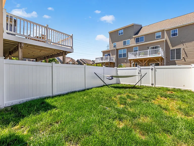 121 Polo Way — Photo 40