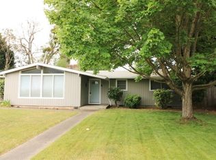 727 NE Riddle Dr, Grants Pass, OR 97526