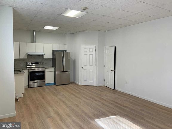 3rd image of 2250 S 9th St Floor 1