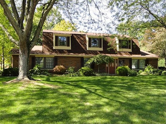 2nd image of 8821 Olde Farm Ln