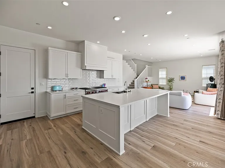 135 Oakstone — Photo 12