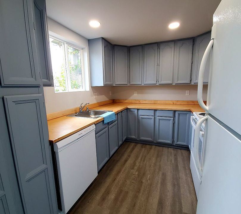 1st image of 916 15th St