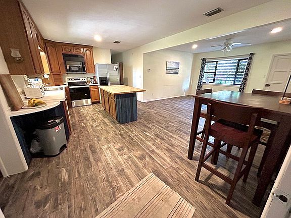 4th image of 2911 Varella Ave