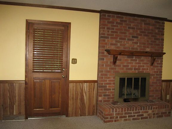 2nd image of 908 Sussex Ct