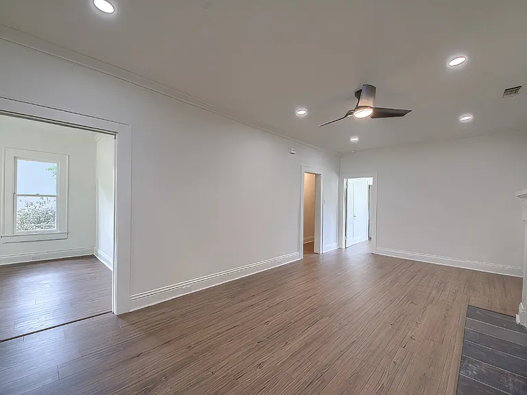 518 Queen Anne Ct — Photo 3
