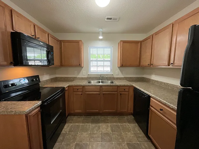 Meridian Park Apartments — Photo 143