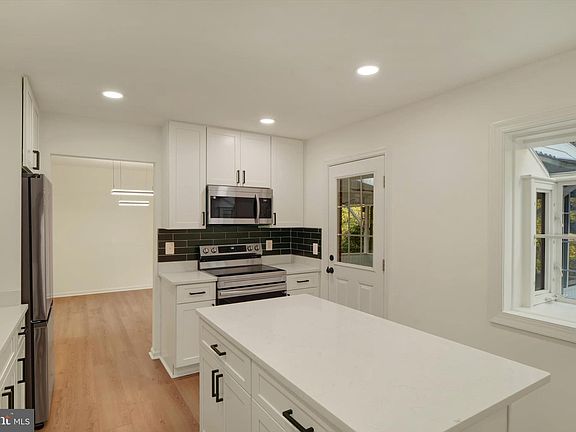 4th image of 9511 Saint Charles Pl