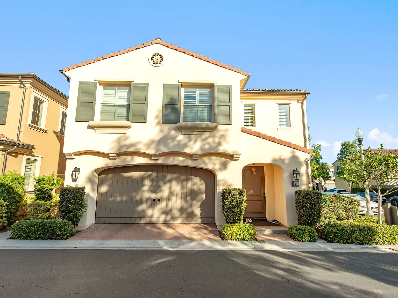 3 bed, 2.5 bath, 1861 sqft, $5,000 — Photo 1