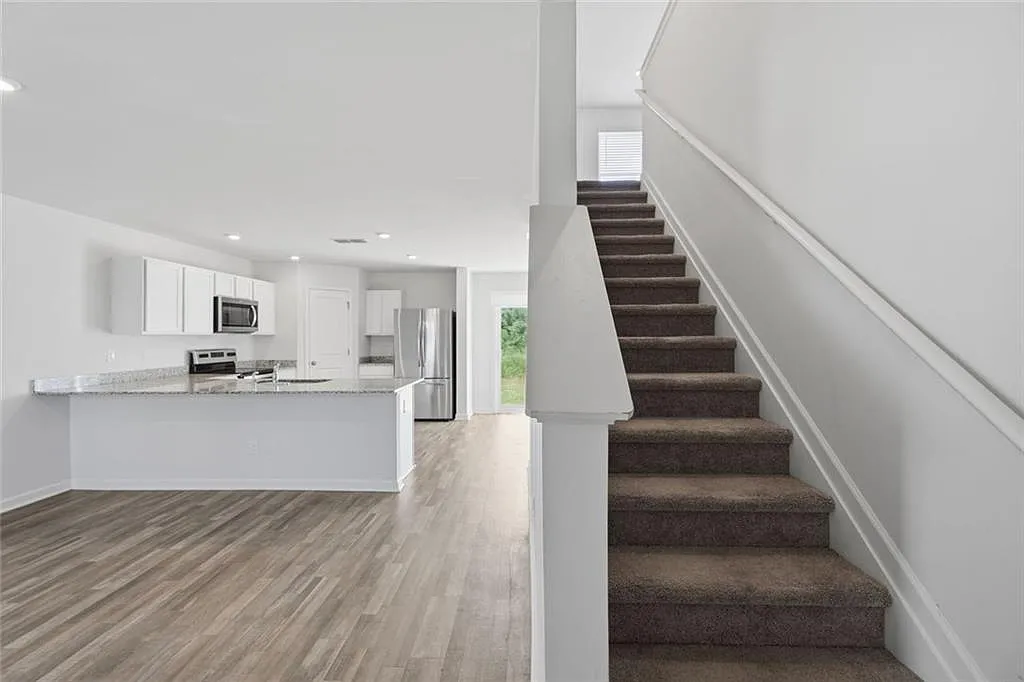 4 bed, 3.0 bath, 1774 sqft, $2,500 — Photo 2