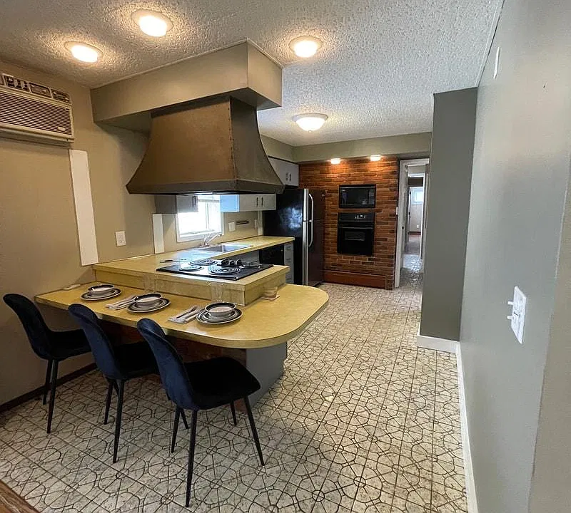 475 Hudson Ave #1A