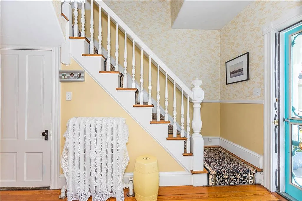 3 bed, 1.5 bath, 1152 sqft, $2,600 — Photo 3