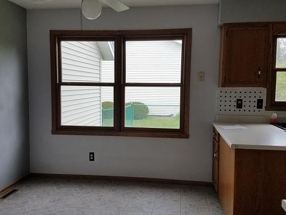 2nd image of 139 Old Meadow Ln